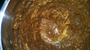 3. 打发至蓬松状态，呈羽毛状；