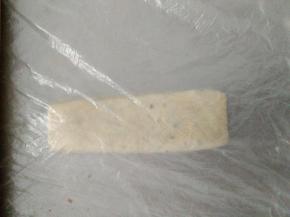 盖上保鲜膜松弛10分钟