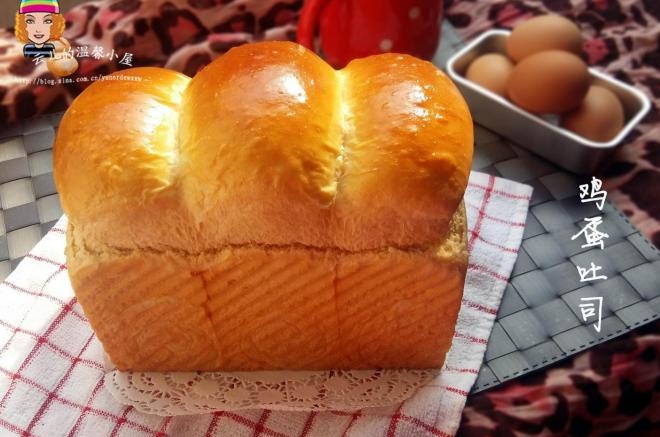 【鸡蛋吐司】：犹如火山爆发的吐司！