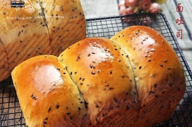 【老面黑芝麻吐司】：发过头的面团成就风味独特的吐司！