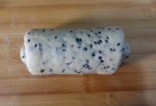 10. 由上至下卷起；