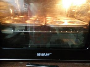 烤箱预热，170度烤20分钟