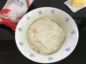 4、直至没有液体面团成透明色即可。