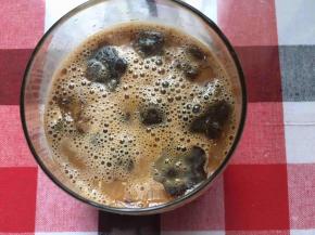 倒入牛奶与炼乳混合物