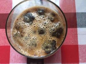 倒入牛奶与炼乳混合物