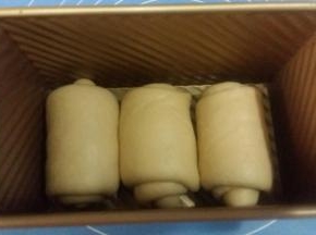 6. 放入吐司模；