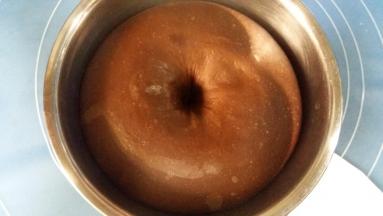 5. 面团发酵到原体积两倍大，在面团上戳个洞，洞口不回缩不塌陷，表示发酵完成；