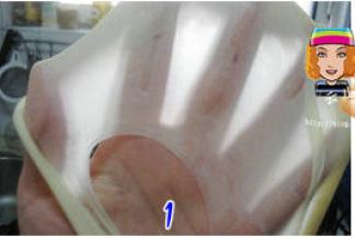 吐司材料（除黄油外）混合（先将高粉+糖+盐+奶粉+蛋液+牛奶混合均匀后，再将酵母放入揉匀），在面团上罩保鲜膜放冰箱冷藏15分钟后取出。揉至面团能抻出有锯齿的厚膜，加入软化的黄油，继续揉摔面团至完成阶段（能拉出透明、坚韧有弹性的薄膜，抻开的面团洞口光滑无锯齿。）