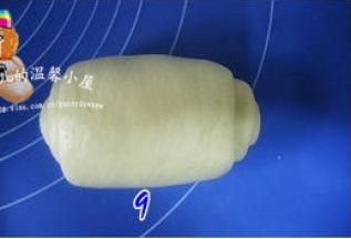 由下至上卷起，捏紧收口；