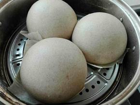 大火烧开，转中火20分钟，关火焖五分钟，开锅，大馒头做好了