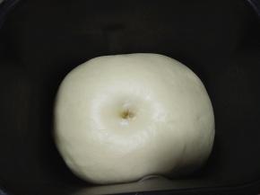 盖保鲜膜发酵至两倍大；