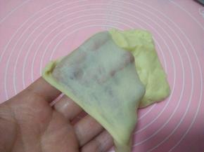 再次启动“和面”程序，揉至可拉起大片的薄膜（15分钟）；