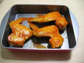 烤好一面后翻面，在浇上一些调料汁，烤15分钟