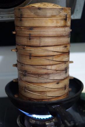 大火烧开后，蒸15分钟左右关火等3分钟后再开盖