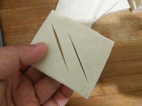 反面在不同方向同样方法操作。