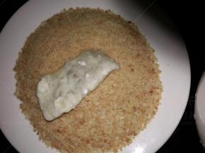 最后均匀的裹上一层面包糠