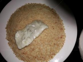 最后均匀的裹上一层面包糠