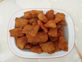 捞出控油后装盘。