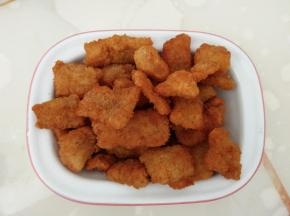 捞出控油后装盘。