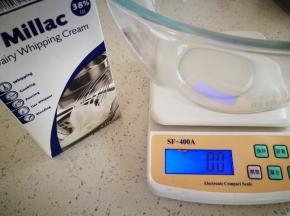 我喜欢蓝风车淡奶油，我准备做2个1000ml的盒子，所以用了400克奶油