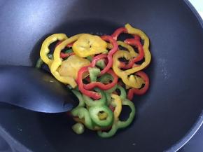 炒至5分熟就可以了。