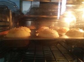 烤箱预热，170度18分钟。 出炉后晾至手温，密封保存。