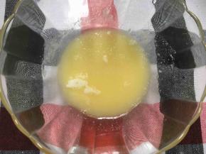 液化黄油（可以隔水加热液化，可以放微波炉叮一分钟）