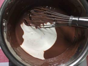 最后直接加入淡奶油混合均匀