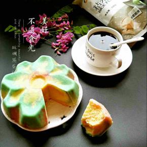 一杯咖啡一块米蛋糕美美的下午茶开启。