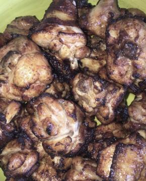  捞出后，把火烧到最热，再把鸡放入复炸