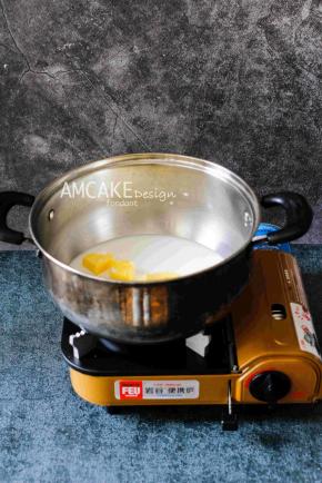 图中我用的是卡式炉，家里的电磁炉灶台都可以。