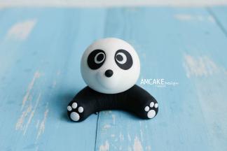 把它的手弯曲成你想要的形状，在前段做好熊掌。头和手粘合成功。