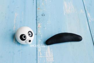 手：熊猫的胖手，我们采用一体制作，搓一条黑色棍状翻糖。