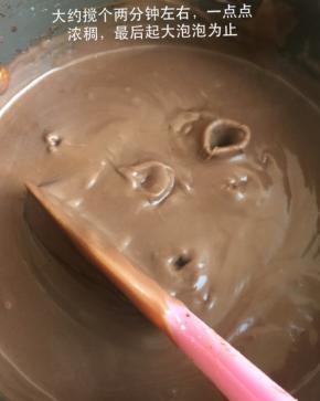 大约搅个两分钟左右，一点点浓稠，起大泡泡了为止