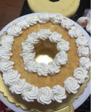  第二层，看看高度，如果高度差不多了，就不用像第一层一样挤很多奶油