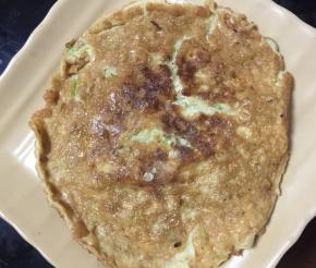 非常完整哈，表面的裂口是温度高导致，整个蛋饼还是非常完整的哦。