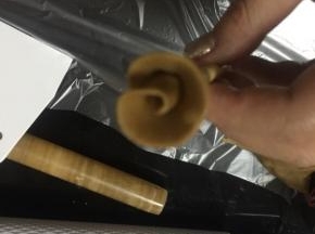 围绕一次性筷子，或者牙签，一圈一圈这样往外围。