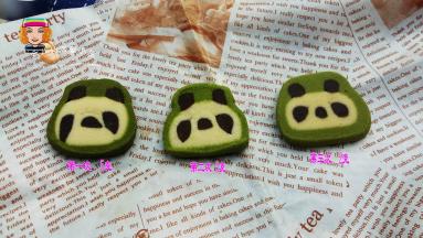 第一次抹茶粉我用了五克，深绿了； 第二次三克，翠绿； 第三次两克，浅绿色。本人还是喜欢最后一个。