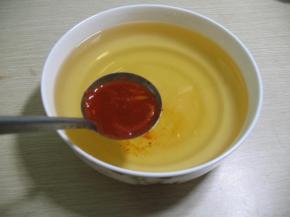 加入适量的辣白菜汤