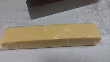 面团放模具中整成长方形，冷冻一小时