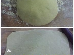 面团揉成圆形，在擀成长方形面片。薄厚依个人喜好，喜欢面厚馅少就擀厚些，爱层次多的就薄些。