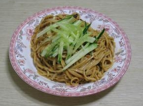 摆上黄瓜丝