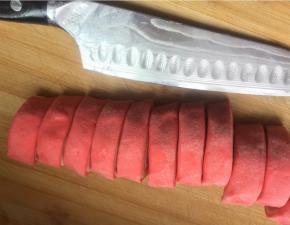 切至1.5-2厘米宽。