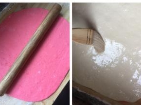 取一个红色面团，擀至长方形大片，另外一个白色面团也擀至同等大小。