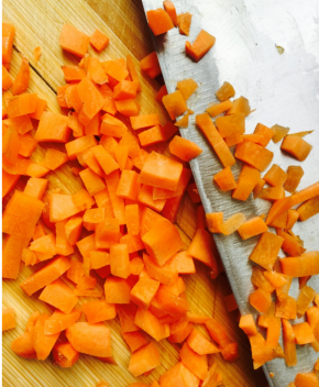 胡萝卜切细碎