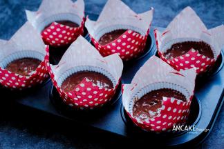 装入裱花袋，挤入纸杯中