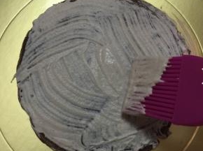 弄适量奶油铺好，一层一层叠加面皮
