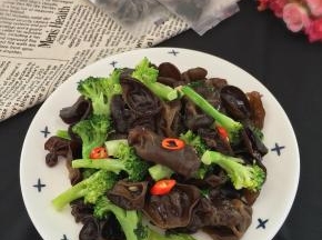 出锅装盘，上桌享用吧。