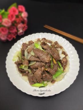 出锅装盘，上桌享用吧。