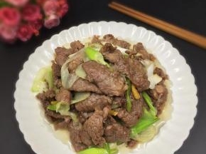 出锅装盘，上桌享用吧。